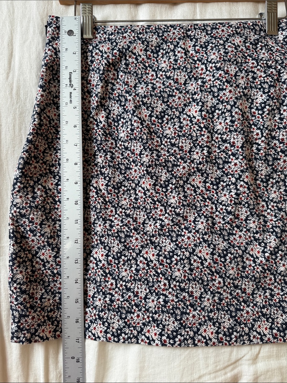 Banana Republic Floral Mini Skirt Button Pockets Navy White Preppy Woman Size 8 - Picture 8 of 9